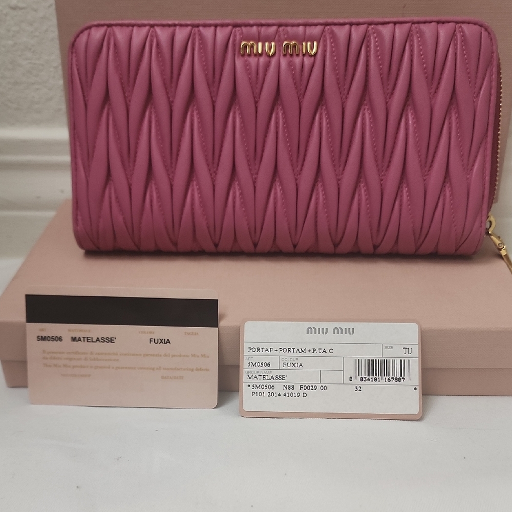 Miu Miu *AUTHENTIC Pink Quilted Leather Wallet